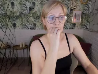 ParisCherry's Live Sex Cam Show