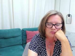Live cam show with LeaPure