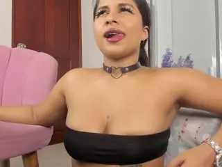 charlotte-250's Live Sex Cam Show