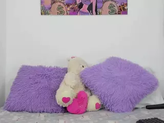 charlotte-250's Live Sex Cam Show