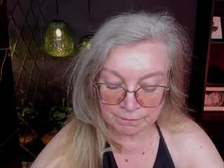 Live cam show with NataliMellow
