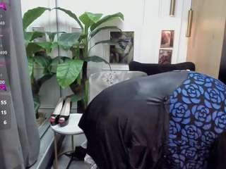 Live cam show with ScarlettSoft