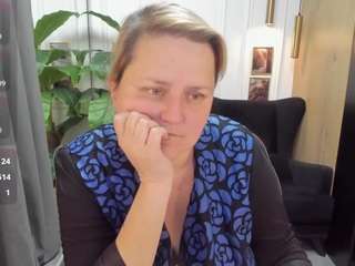 Live cam show with ScarlettSoft