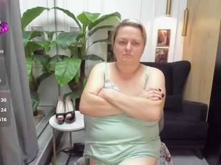 Live cam show with ScarlettSoft
