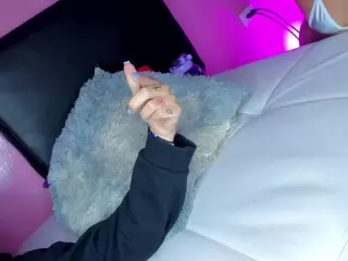 Littlejulieta's Live Sex Cam Show