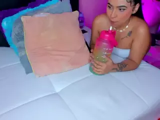 Littlejulieta's Live Sex Cam Show