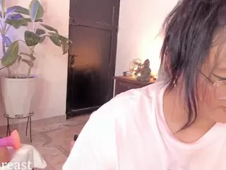 ivannabreast1's Live Sex Cam Show