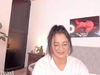 ivannabreast1's Live Sex Cam Show