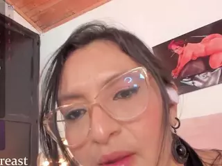 ivannabreast1's Live Sex Cam Show