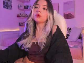 Live cam show with Victoria Saenz