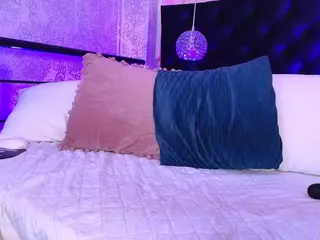 SOFLYCUTEFACE's Live Sex Cam Show