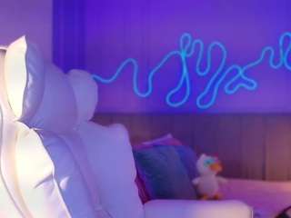 Live cam show with SOFLYCUTEFACE