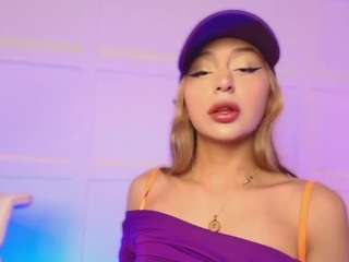 Live cam show with SOFLYCUTEFACE