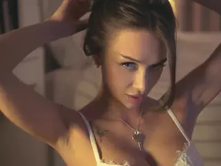 SeniseMorel's Live Sex Cam Show