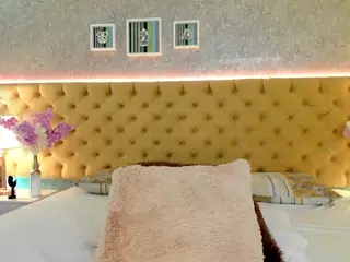sarawolff's Live Sex Cam Show