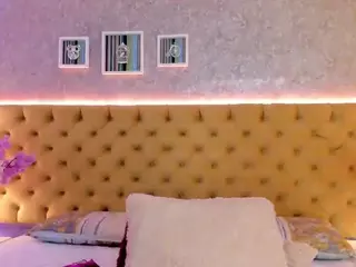 sarawolff's Live Sex Cam Show
