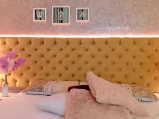 sarawolff's Live Sex Cam Show