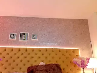 sarawolff's Live Sex Cam Show