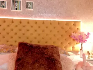 sarawolff's Live Sex Cam Show