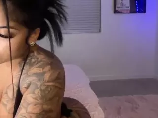 JuicyGoodpucci's Live Sex Cam Show