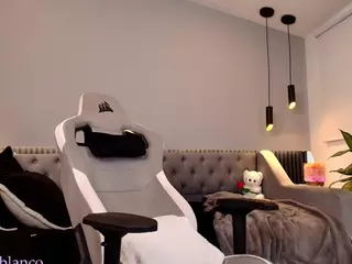 Mayli's Live Sex Cam Show