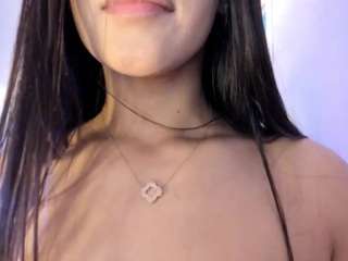 Live cam show with akura011