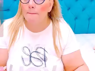 Nayla-Garner's Live Sex Cam Show