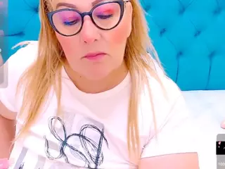 Nayla-Garner's Live Sex Cam Show