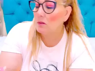 Nayla-Garner's Live Sex Cam Show