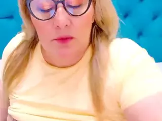 Nayla-Garner's Live Sex Cam Show
