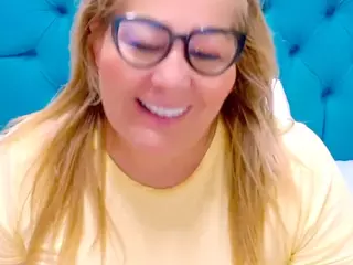 Nayla-Garner's Live Sex Cam Show