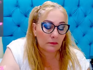 Nayla-Garner's Live Sex Cam Show