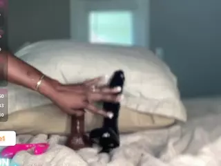 essenceblaque's Live Sex Cam Show