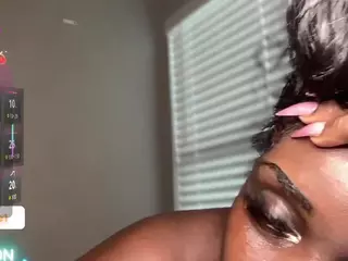 essenceblaque's Live Sex Cam Show