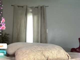 Live cam show with essenceblaque