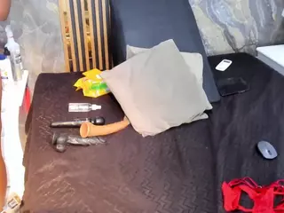 laurasaenz01's Live Sex Cam Show