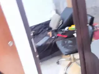 laurasaenz01's Live Sex Cam Show