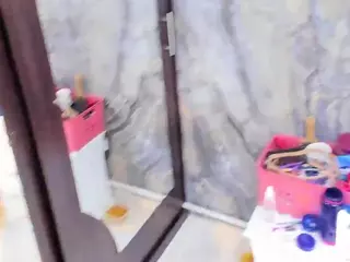 laurasaenz01's Live Sex Cam Show