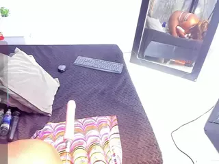 laurasaenz01's Live Sex Cam Show