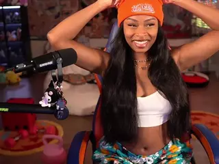 OTC Zia's Live Sex Cam Show