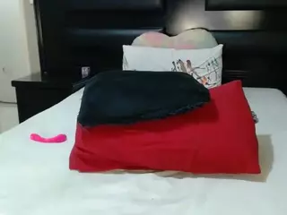 QueenNicky1's Live Sex Cam Show