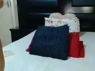 QueenNicky1's Live Sex Cam Show
