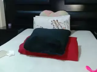 QueenNicky1's Live Sex Cam Show