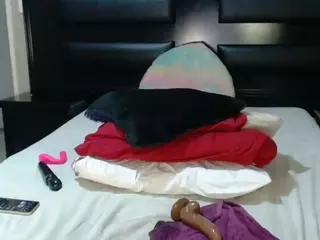 QueenNicky1's Live Sex Cam Show
