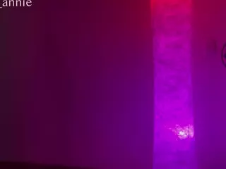 JEANNE's Live Sex Cam Show