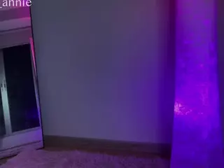 JEANNE's Live Sex Cam Show