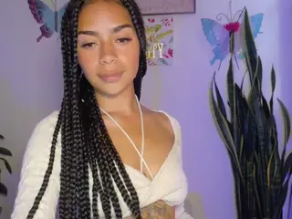 CassandraAndrews's Live Sex Cam Show