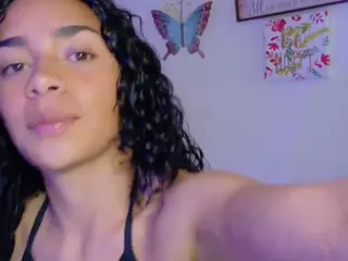 CassandraAndrews's Live Sex Cam Show