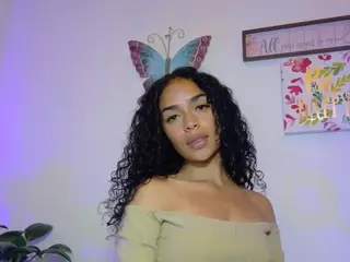CassandraAndrews's Live Sex Cam Show