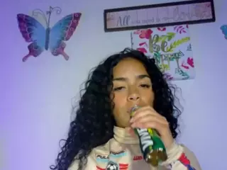 CassandraAndrews's Live Sex Cam Show